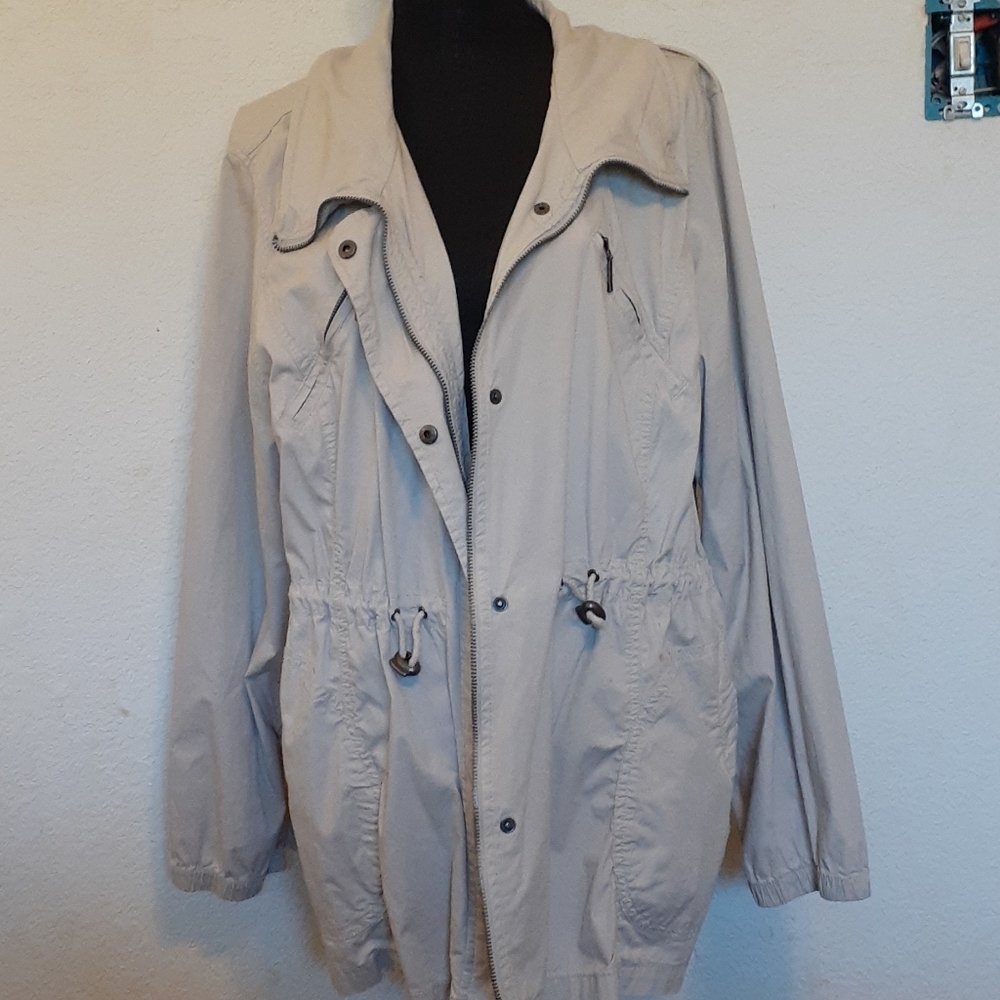 Windbreaker Style & Co